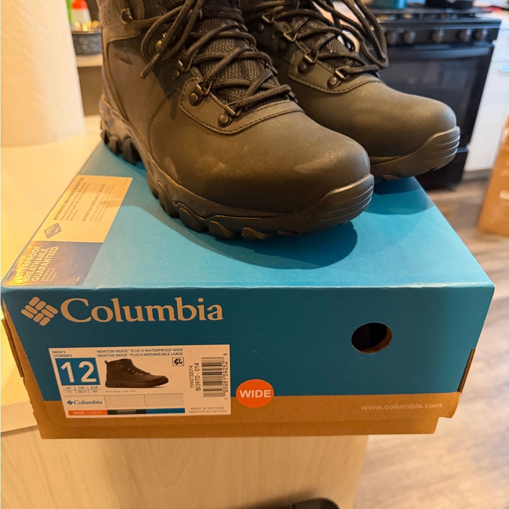 Columbia Newton Ridge Plus II Waterproof Boots 12 Wide